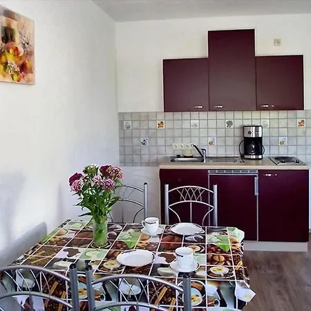 Schoene Mit Garten Und Grill By Interhome * Rathmannsdorf